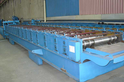 Tile forming machine
